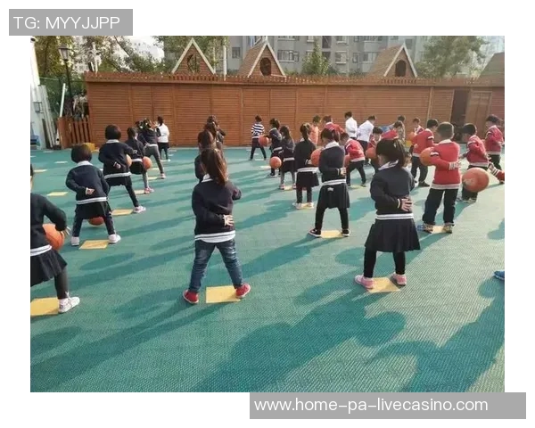 足球的滚球技巧与战术解析助你提升比赛水平与观赏乐趣